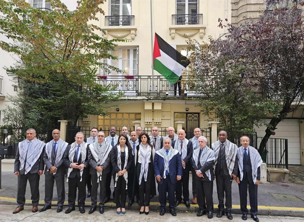 مجلس السفراء العرب في باريس يزور سفارة دولة فلسطين تضامنا مع الشعب الفلسطيني