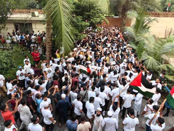 وقفة تضامنية مع الشعب الفلسطيني امام مقر السفارة في بنغلادش
