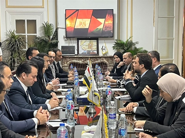 السفير دياب اللوح يطلع أعضاء برلمانيّ وكوادر تنسيقية الأحزاب على مستجدات العدوان الإسرائيلي الغاشم