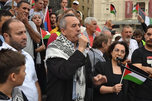 مسيرة حاشدة وسط العاصمة بلغراد دعما وتأييداً للشعب الفلسطيني الأعزل