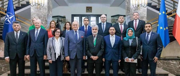 مجلس السفراء العرب لدى بولندا يلتقي وزير الخارجية واو ويضعه في صورة خطورة الوضع الإنساني في غزة