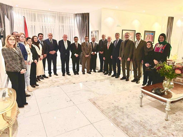 الوزير المالكي يعقد سلسلة لقاءات مهمة خلال زيارته الرسمية الى هولندا