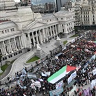 الآلاف يتظاهرون امام ساحة الكونجرس الارجنتيني تضامنا مع الشعب الفلسطيني وضد العدوان الوحشي الإسرائيلي