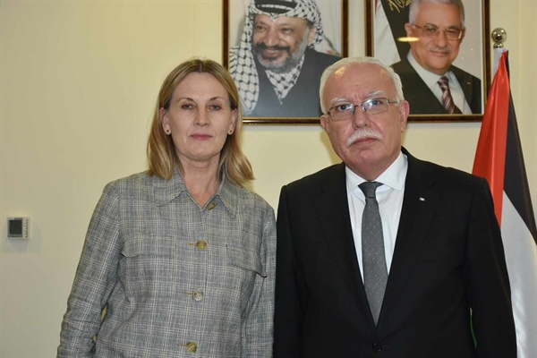 الوزير المالكي يطلع المبعوثة النرويجية لعملية السلام في الشرق الأوسط على اخر التطورات