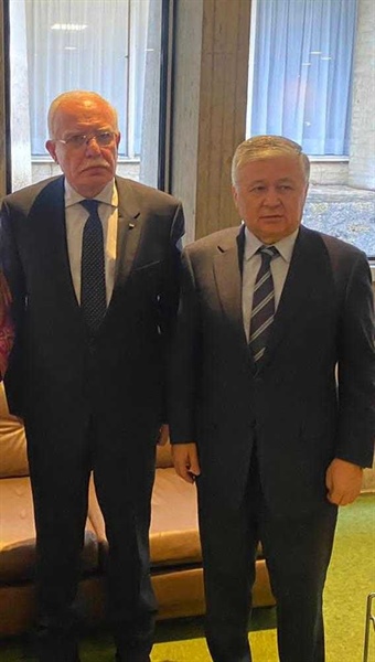 المالكي يلتقي نائب وزير الخارجية الاوزبكي خلال اعمال المؤتمر العام لليونسكو في باريس