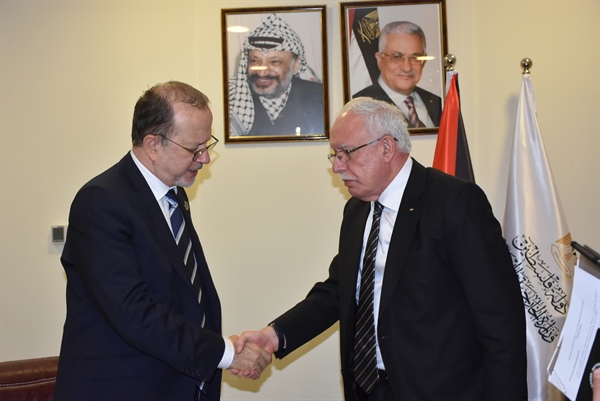 الوزير المالكي يبحث مع نائب المدير التنفيذي لليونيسف الجهود الأممية المبذولة تجاه حماية المدنيين الأبرياء في غزة