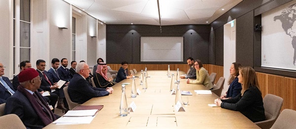 ‎وفد اللجنة الوزارية المكلف من القمة العربية الإسلامية المشتركة غير العادية يلتقون رئيسة اللجنة الدولية للصليب الأحمر