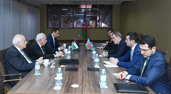 الوزير د. المالكي يلتقي نظيره الاذربيجاني على هامش أعمال القمة التاسعة عشرة لرؤساء دول وحكومات حركة عدم الانحياز