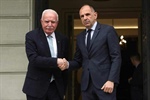 لقاء يجمع الوزير د. المالكي مع نظيره اليوناني في العاصمة اليونانية أثينا لتبادل وجهات النظر حول التحديات الراهنة وسبل التعامل معها بشكل فعّال