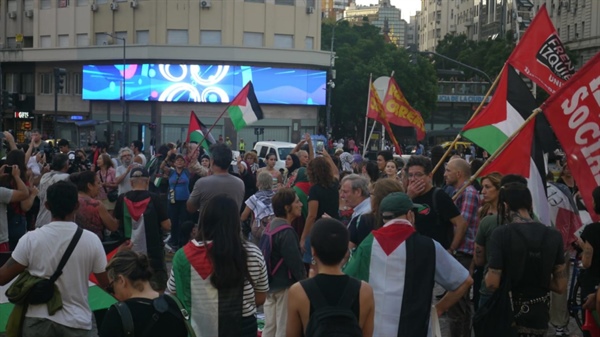 مسيرة في الأرجنتين تنديدا بالعدوان الإسرائيلي ورفضا لنقل السفارة إلى القدس