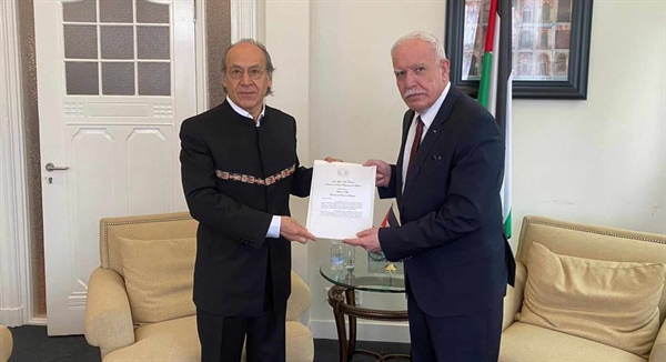 الوزير المالكي يتسلم نسخة من أوراق اعتماد سفير دولة بوليفيا متعددة القوميات الغير مقيم لدى دولة فلسطين