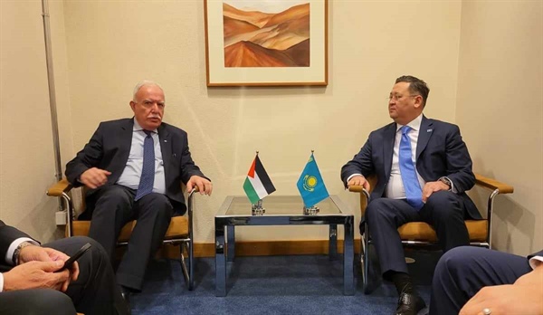 الوزير د.المالكي يلتقي نظيره الكازاخي في جنيف ويطلعه على آخر المستجدات
