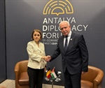 الوزير د.المالكي يلتقي نظيرته الرومانية على هامش منتدى انطاليا الدبلوماسي