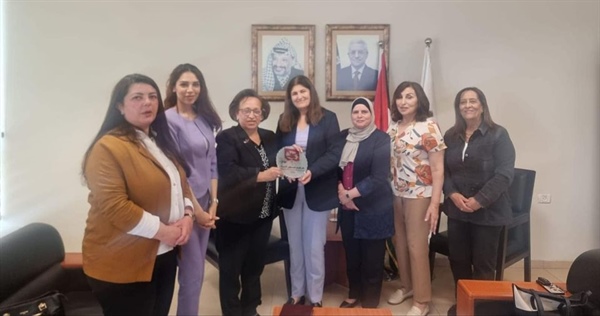 الوزيرة شاهين تلتقي طاقم شؤون المرأة ويبحثان آفاق التعاون المشترك
