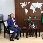 رئيس الوزراء يبحث مع السفير المغربي تعزيز العلاقات الثنائية وانعقاد اللجنة المشتركة