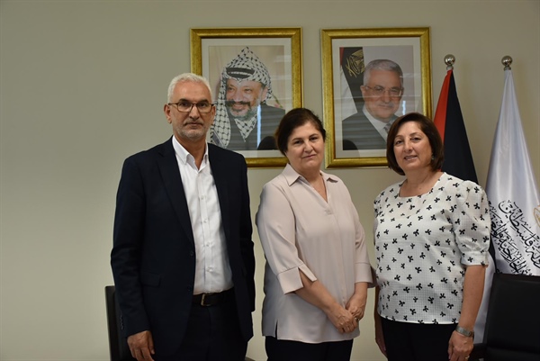 وزارة الخارجية والمغتربين وجامعة القدس المفتوحة تبحثان اليات تطوير التعاون المشترك