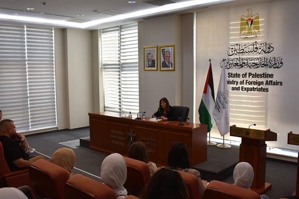 الوزيرة شاهين تستقبل وفداً شبابياً من جمعية بذور للتنمية والثقافة