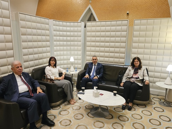 الوزيرة شاهين تصل الدوحة للمشاركة في مؤتمر اليوم الدولي لحماية التعليم من الهجمات