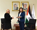 د.شاهين تتسلم نسخة من أوراق اعتماد ممثل جمهورية فنلندا الجديد لدى دولة فلسطين