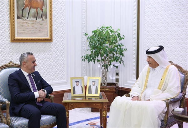 السفير أبو الرب يطلع رئيس مجلس الشورى القطري على آخر المستجدات في فلسطين