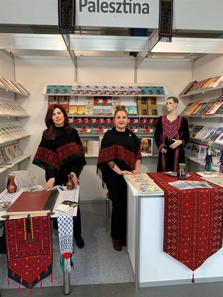 فلسطين تبرز حضورها الثقافي في معرض بودابست الدولي للكتاب