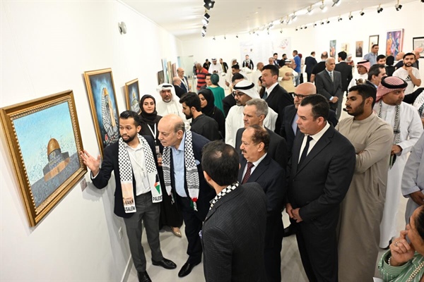 معرض فني في البحرين تضامنا مع شعبنا