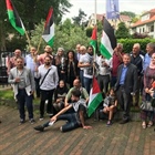 وقفة شعبية في البعثة الفلسطينية في لاهاي دعما للشرعية ومؤسساتها