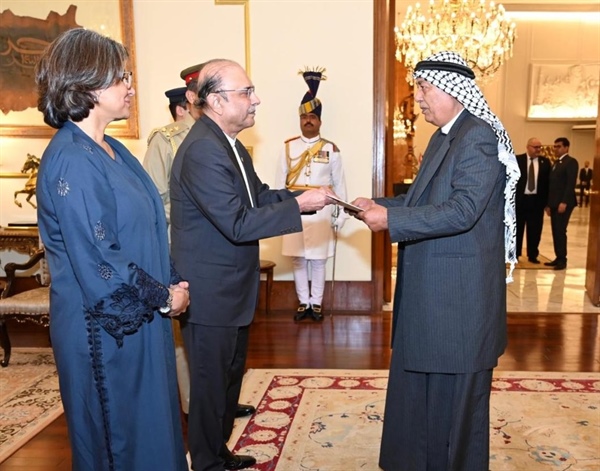 السفير زهير زيد يقدم أوراق اعتماده لرئيس باكستان