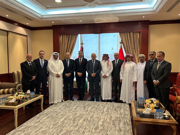 السفير يونس يستقبل سفراء المجموعة العربية لدى الامارات لبحث تداعيات العدوان الإسرائيلي
