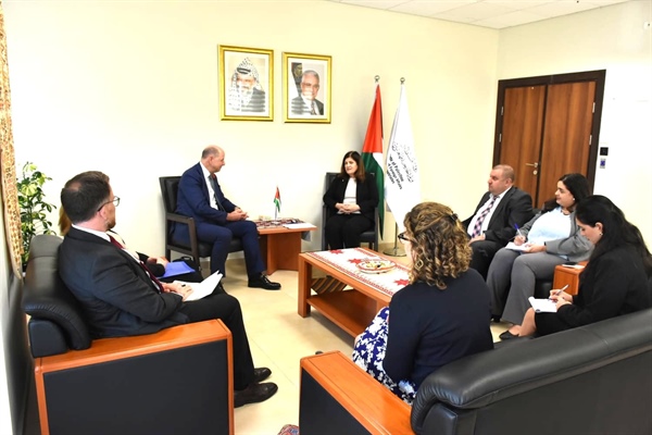 وزيرة الدولة لشؤون وزارة الخارجية تلتقي وكيل وزارة الخارجية البريطانية لمناقشة آخر المستجدات السياسية