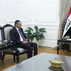 الرويضي يسلم رسالة من رئيس الوزراء إلى نظيره العراقي