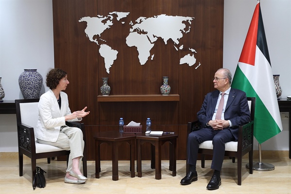 Primr Minister Mustafa meets UK Minister for Development and Women, calls for effective international pressure to end Israeli aggression
