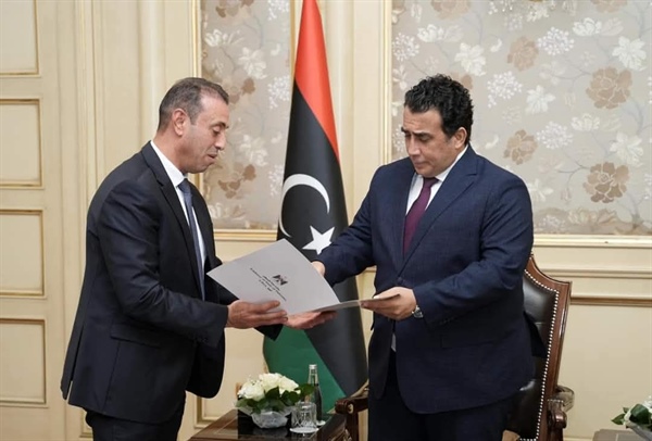 السفير رحال يلتقي رئيس المجلس الرئاسي الليبي ويسلمه رسالة خطية من رئيس الوزراء
