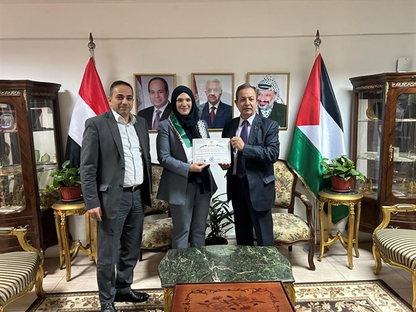 القنصلية العامة لدولة فلسطين بالإسكندرية تكرم الدكتورة الفلسطينية سارة الشماس