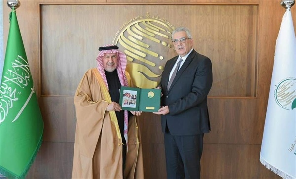 غنيم يُطلع المشرف العام على "مركز الملك سلمان" على الوضع الإنساني الصعب الذي يعيشه شعبنا