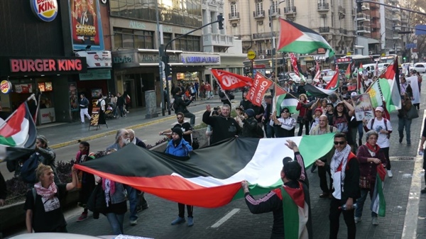 وقفة تضامنية مع الشعب الفلسطيني في العاصمة الأرجنتينية بوينس آيرس