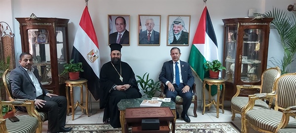 القنصل العام لدولة فلسطين بالإسكندرية يستقبل الارشمندريت