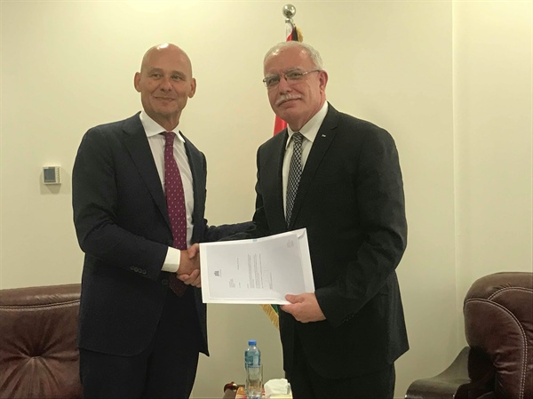 Malki receives a copy of the credentials of the new representative of the Kingdom of the Netherlands to the State of Palestine