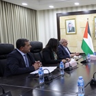 مصطفى يُوجِّه لتوفير مراكز إيواء واحتياجات النازحين من شمال الضفة الغربية
