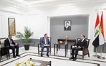 مسؤول في حكومة إقليم كردستان يتسلم نسخة من البراءة القنصلية للقنصل العام الفلسطيني ماهر كركي
