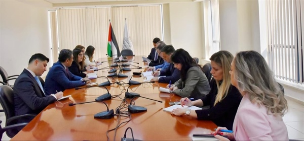 الوزيرة شاهين تلتقي المدير السياسي في وزارة الخارجية الرومانية وتطلعه على آخر المستجدات