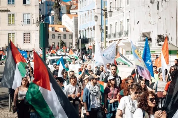 مسيرات ووقفات تضامنية مع شعبنا في البرتغال