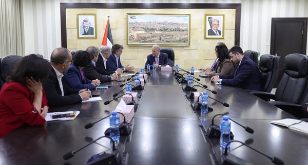 مصطفى يبحث مع "أنيرا" تنسيق الجهود والضغط لإدخال المساعدات إلى قطاع غزة ودعم الجهود الحكومية الإغاثية في الضفة