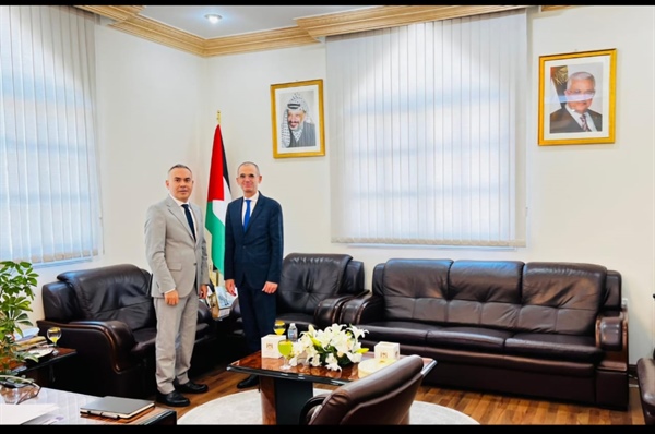 السفير فايز أبو الرب يلتقي نظيره البرتغالي ويبحثان مستجدات الأوضاع في فلسطين