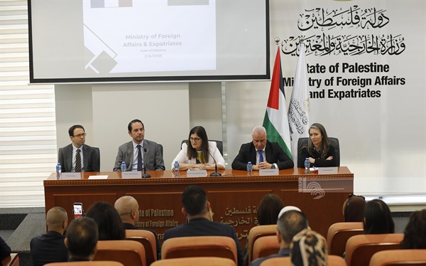 الوزيرة شاهين تبحث مع القنصل الفرنسي ومسؤولاً في الخارجية الفرنسية التحضيرات الجارية لعقد المؤتمر الدولي للسلام