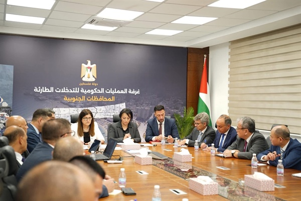 غرفة العمليات الحكومية للتدخلات الطارئة تطلع أعضاء السلك الدبلوماسي على الجهود الحكومية المبذولة لإغاثة شعبنا