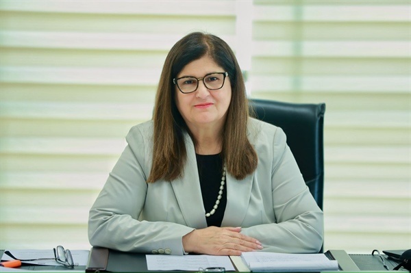 الوزيرة شاهين تتلقى اتصالاً هاتفياً من وزير خارجية اليونان