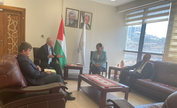 وزيرة الخارجية تستقبل السفير الروسي وتبحث معه التهديدات المحدقة بممتلكات روسيا في القدس