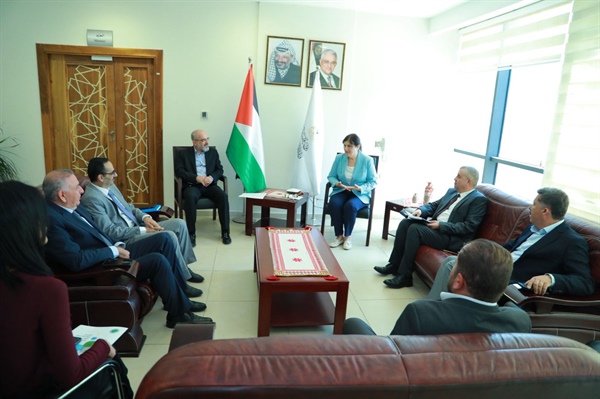 الوزيرة شاهين تلتقي وفد من مجلس ادارة جمعية رجال الأعمال الفلسطينيين