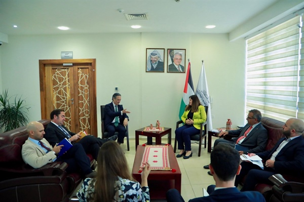 الوزيرة شاهين تستقبل القنصل الإسباني المعتمد لدى دولة فلسطين